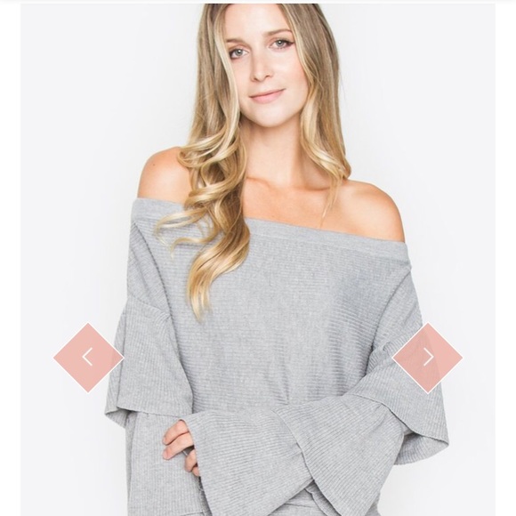 Sugarlips Tops - Sugarlips Off The Shoulder Sweater
•Women’s M